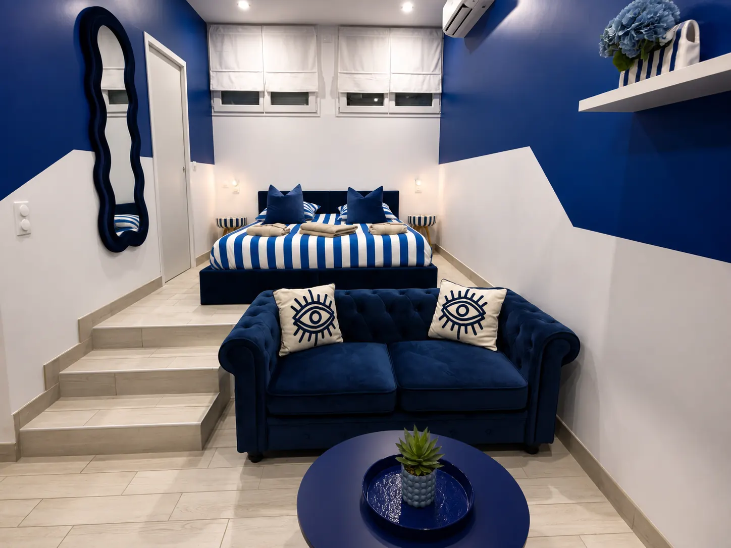 Suite Santorini — Rive Droite, chambre et coin salon